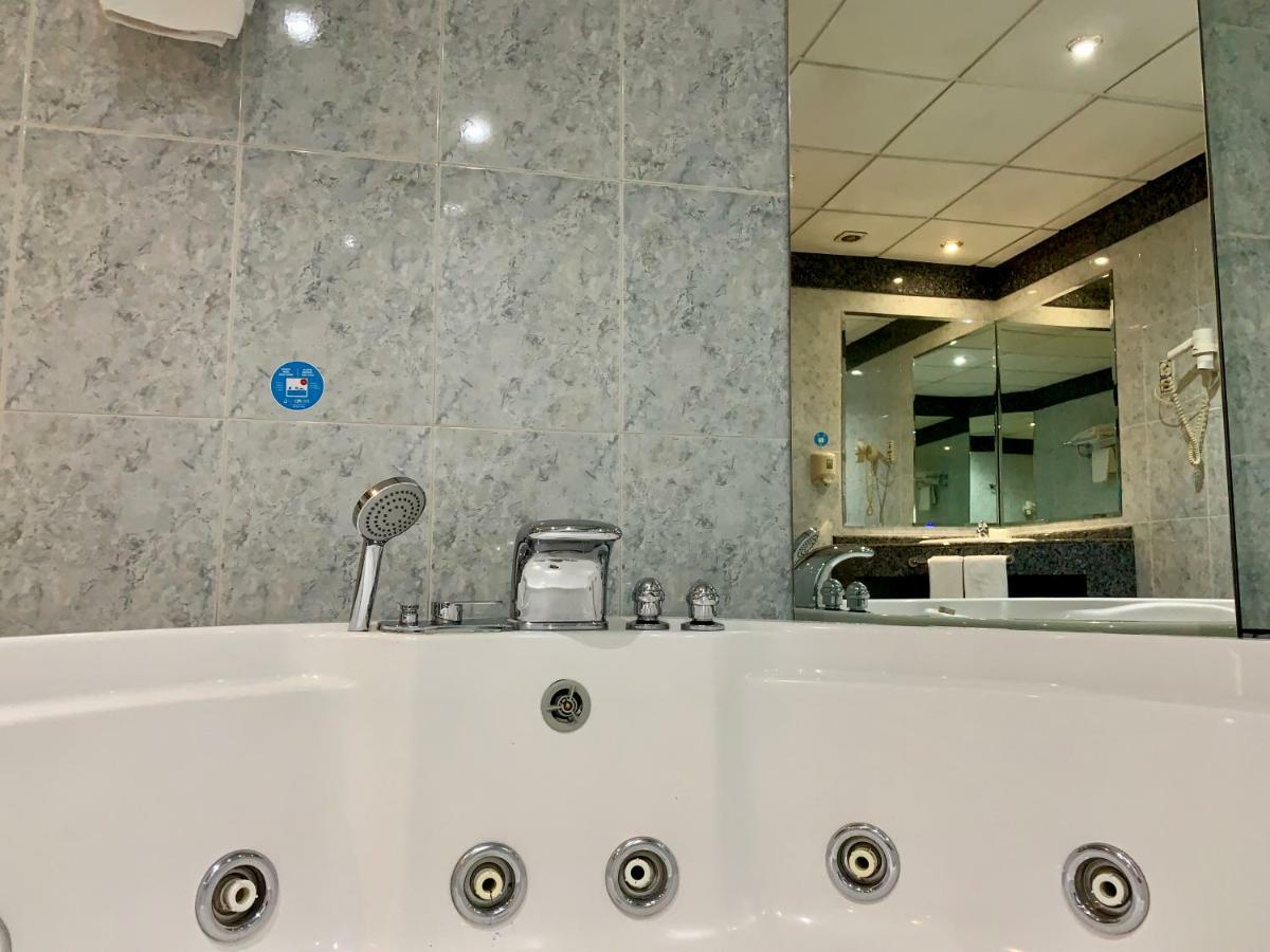 Hotel Humanes ウマネス・デ・マドリード エクステリア 写真