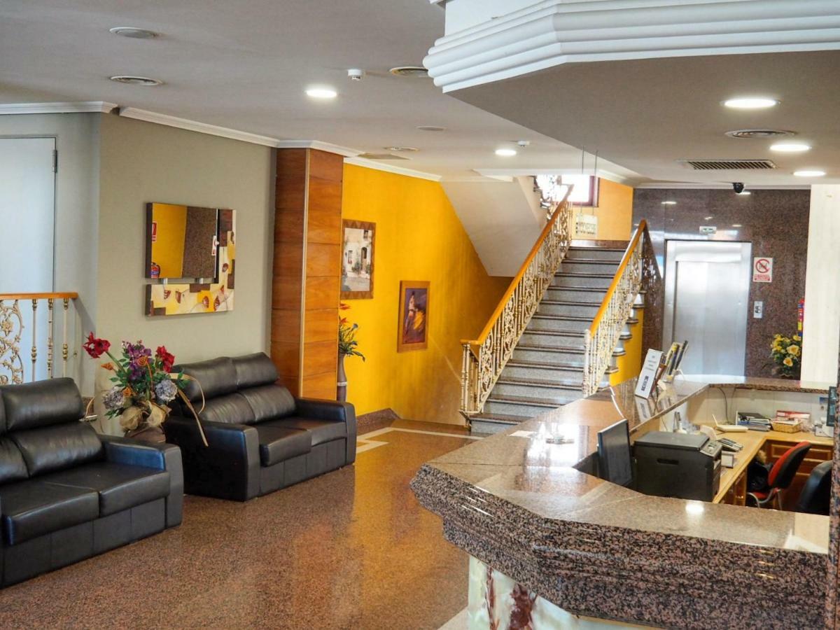Hotel Humanes ウマネス・デ・マドリード エクステリア 写真